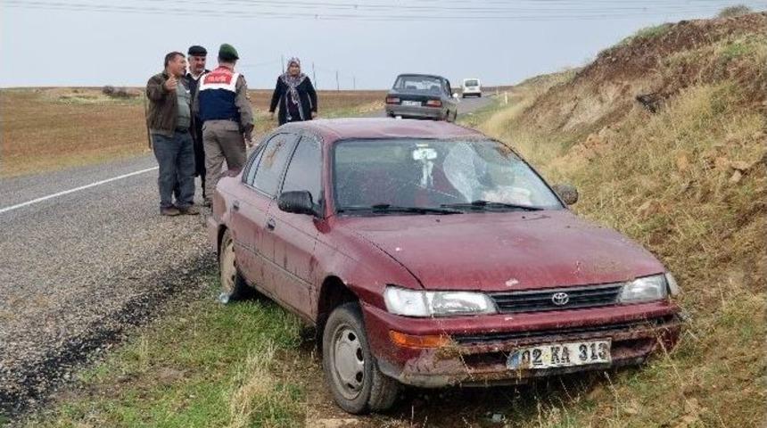 Otomobil Şarampole Yuvarlandı: 3 Yaralı