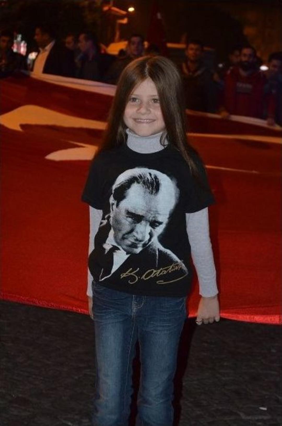 Kula&rsquo;da Cumhuriyet İ&ccedil;in 7&rsquo;den 70&rsquo;e Herkes Y&uuml;r&uuml;d&uuml;