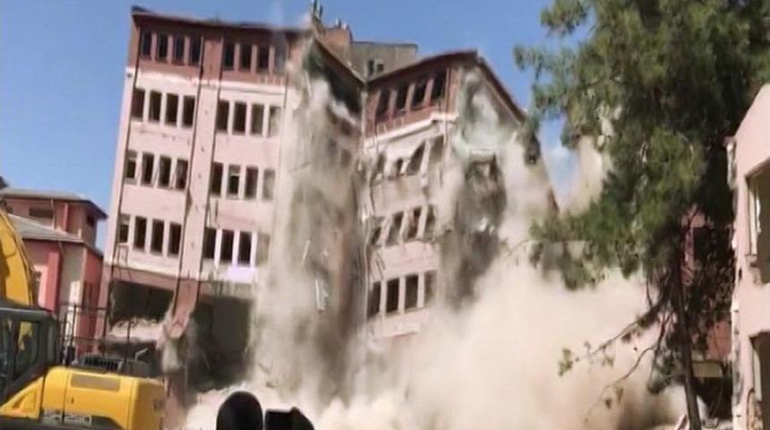 (&ouml;zel Haber) 48 Yıllık Hastane Binası B&ouml;yle Yıkıldı