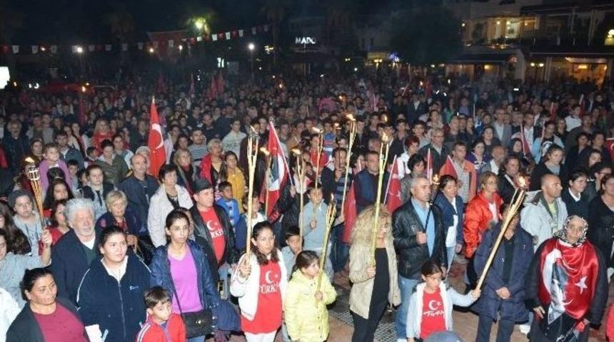 Turgutreis Mahallesi’nde Coşkulu Fener Alayı