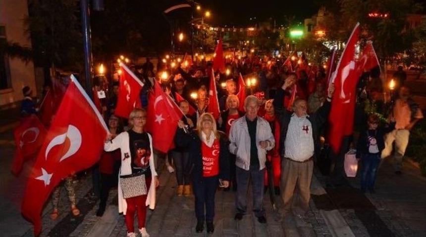 Cumhuriyet Kutlamalarında Yalıkavak Sokağa Döküldü