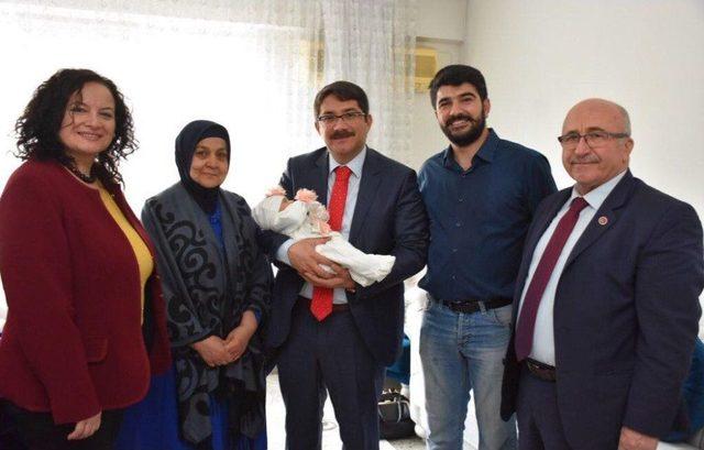 Şehzadeler&rsquo;in &lsquo;hoş Geldin Bebek&rsquo; Ziyaretleri S&uuml;r&uuml;yor 1