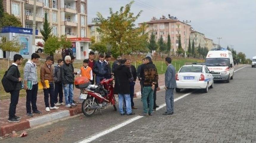 Motosiklet &Ouml;ğrenciye &Ccedil;arptı