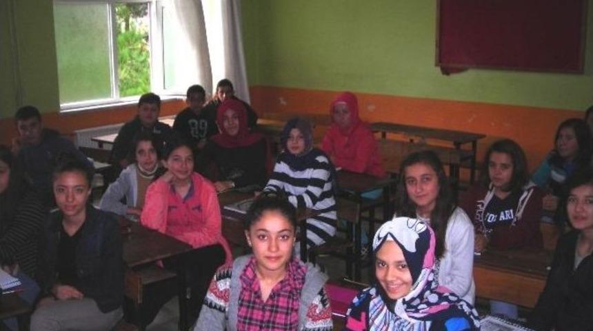 &Uuml;cretsiz Devlet Dershanesi &Ouml;ğrencilere Hizmet Veriyor