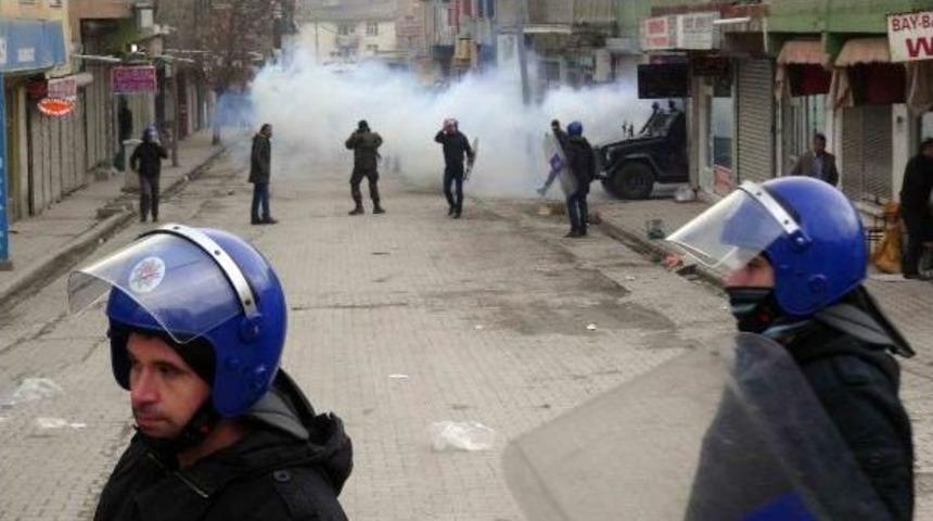 Polisin, Tarihi Ge&ccedil;miş Gaz Bombası Kullandığı İddiası
