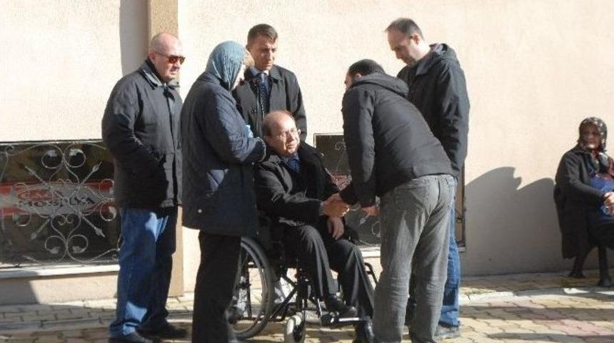 Tekerlekli Sandalyede Anneye Son G&ouml;rev