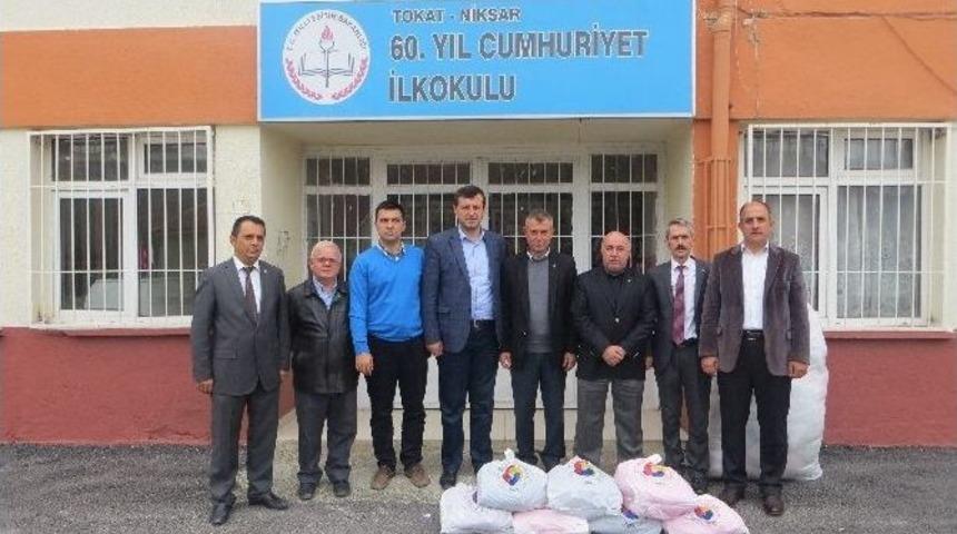 Niksar&rsquo;da 600 &Ouml;ğrenciye Kaban Yardımı