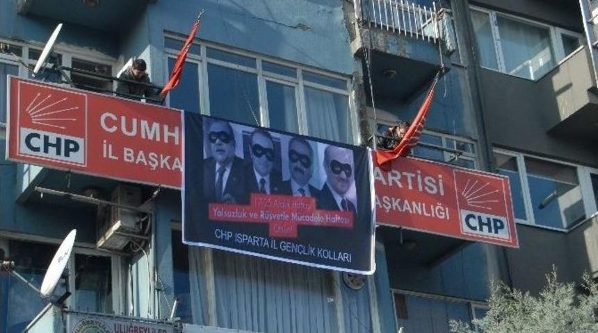 Chp&rsquo;nin Pankartı Kaldırıldı