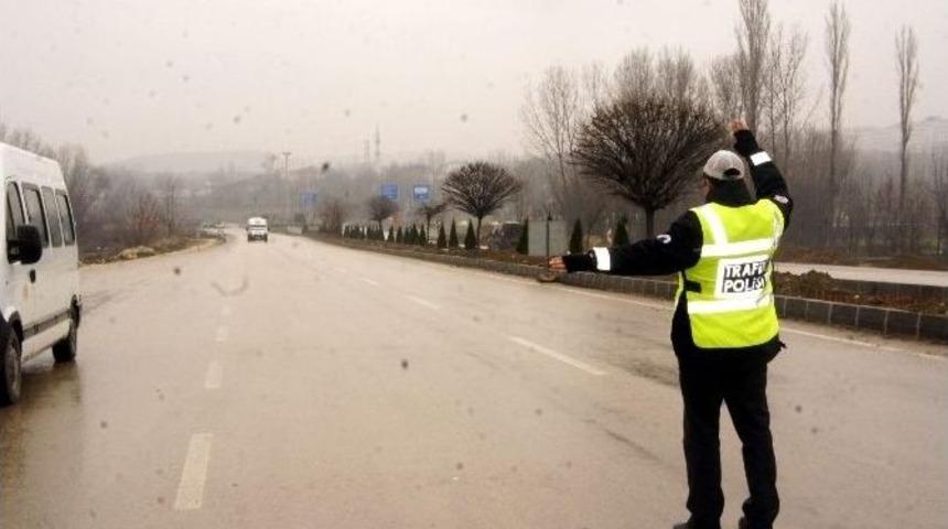 Trafik Ekiplerinden Kış Lastiği Denetimi