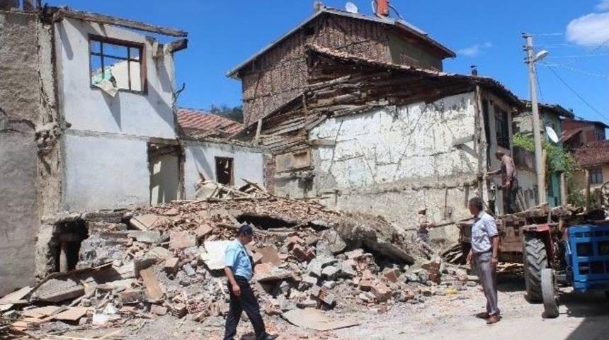 Turhal&rsquo;da 100&rsquo;e Yakın Gecekondu Yıkıldı