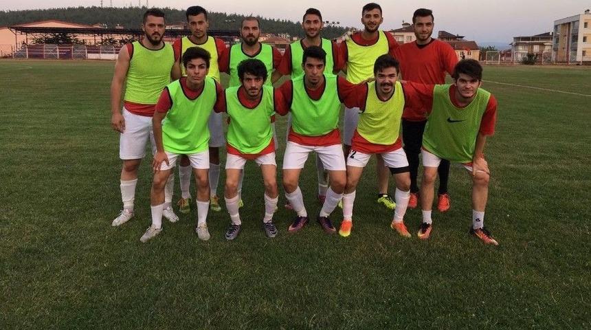 Bilecikspor Hazırlık Ma&ccedil;ında Boz&uuml;y&uuml;k İ&ccedil;k&ouml;yspor&rsquo;u Rahat Yendi