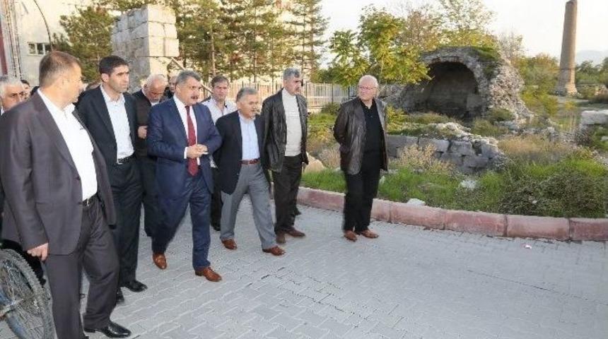 Başkan Memduh B&uuml;y&uuml;kkılı&ccedil;, Battalgazi&rsquo;yi Gezdi