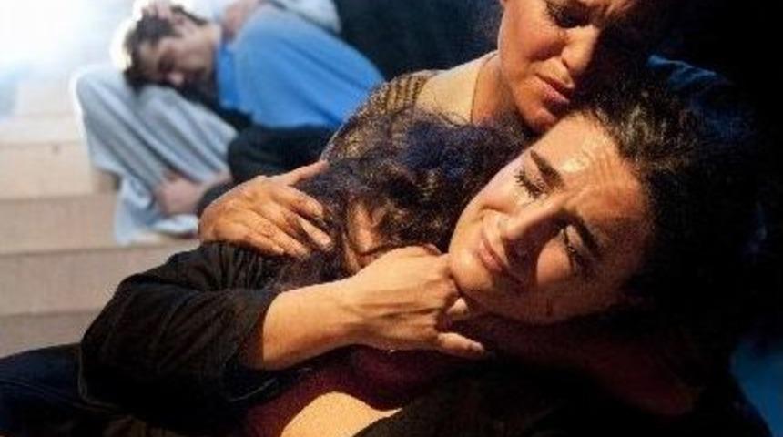 Abt Perdelerini "ge&ccedil; Kalanlar" İle A&ccedil;ıyor