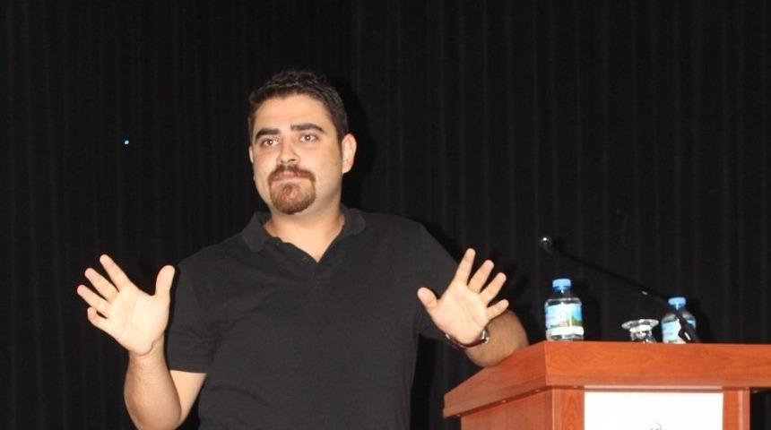 &Ouml;ğretmen Ve &Ouml;ğrencilere Liderliğin P&uuml;f Noktalarını Anlattı