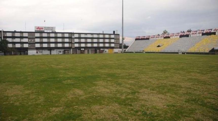 Alsancak Stadı'nın Hali İ&ccedil;ler Acısı
