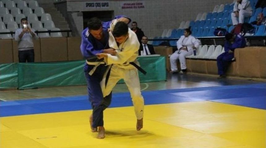 Erzincan Judo Grup M&uuml;sabakalarına Ev Sahipliği Yaptı