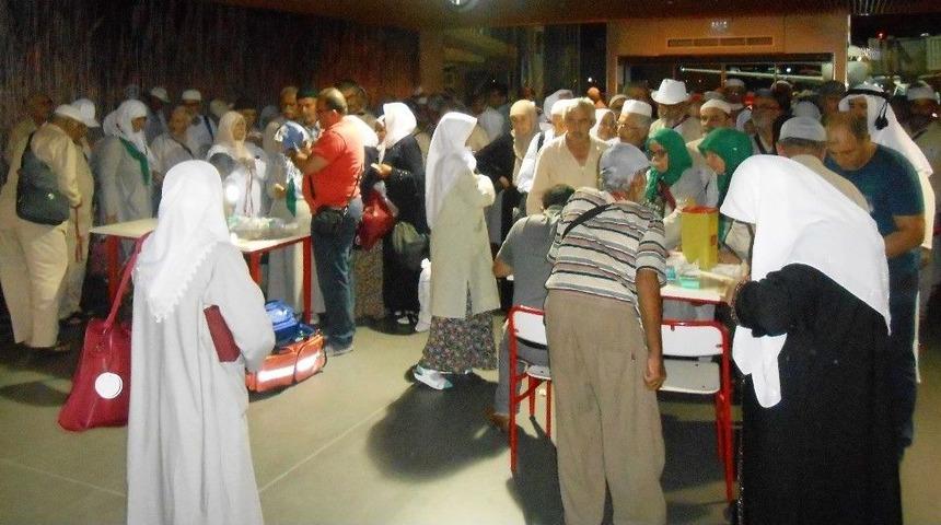 Sıtma Konusunda Bilgilendirilen Umrecilerden Kan &Ouml;rneği Alındı