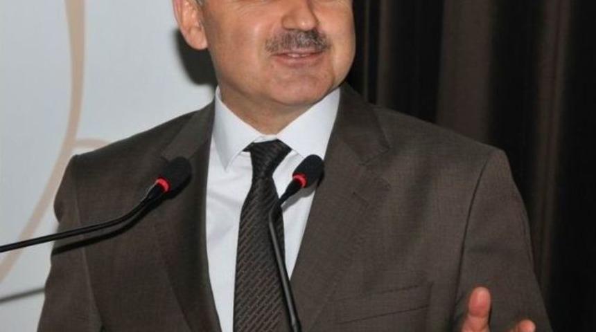 Vali Erol, &ldquo;kariyer Zirvesi&rdquo;nde &Ouml;ğrencilerle Buluştu