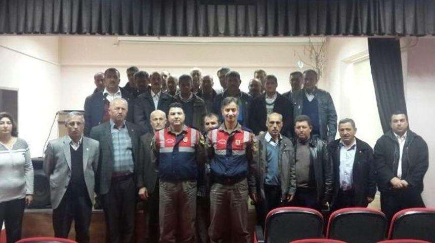 Jandarma&rsquo;dan Okul Servis Şof&ouml;rlerine Trafik Eğitimi