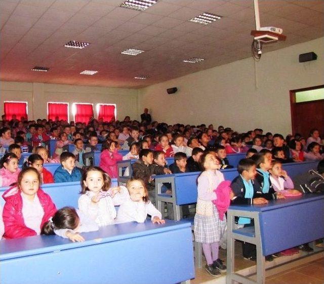 Öğrencilere Karagöz Hacıvat Gösterisi
