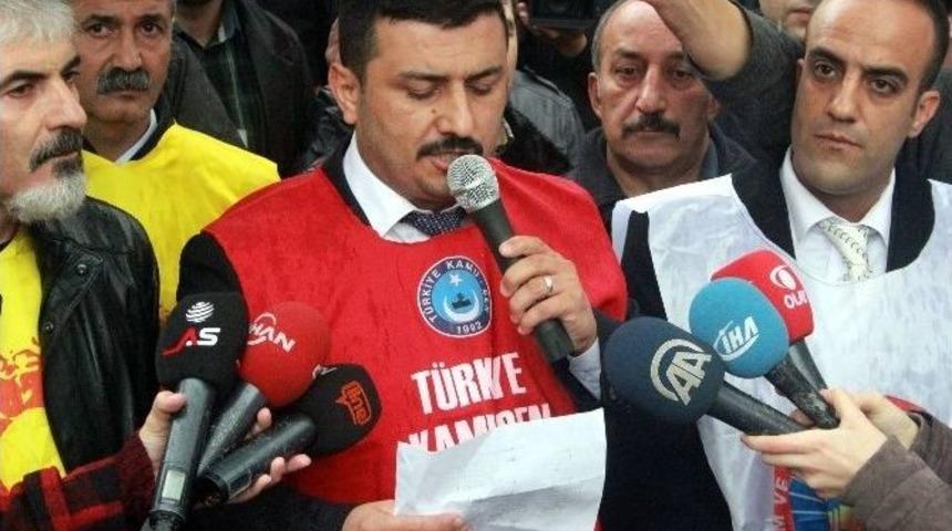 M&uuml;d&uuml;r Alımlarını Protesto Etmek İsteyen Sendika &Uuml;yelerine Polis Engeli