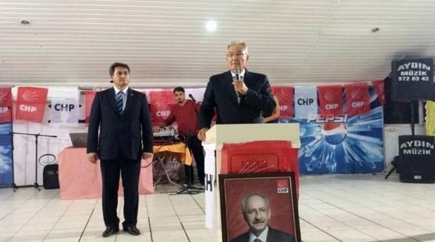Kılı&ccedil;daroğlu&rsquo;nun Fotoğrafının Yere Konması Olay Oldu