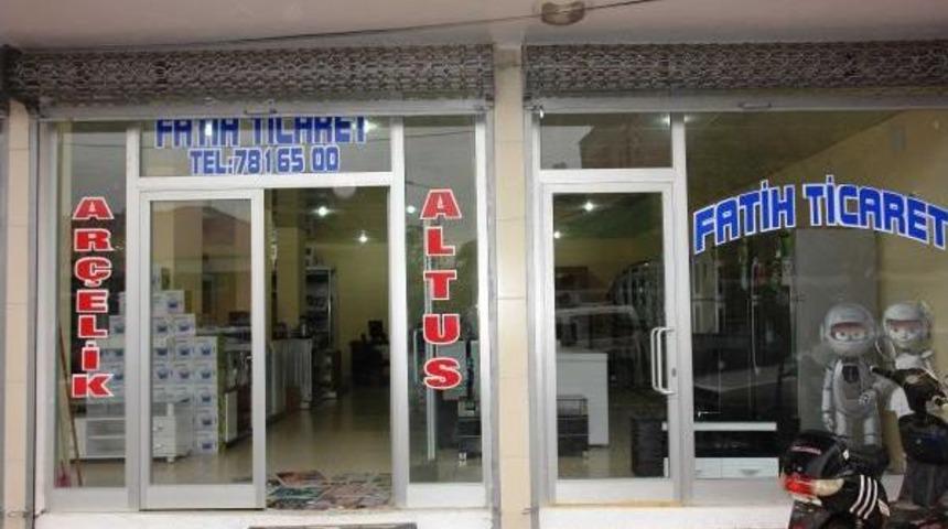 G&ouml;lbaşı'ında Mağazadan 6 Televizyon &Ccedil;alındı