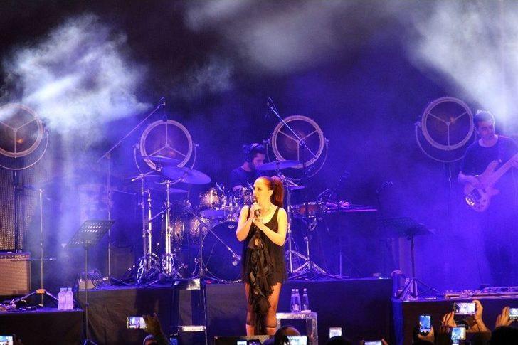 Vadistanbul Avm, Kapılarını Sertap Erener’le Açtı G1