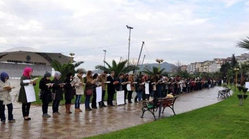 Sahilde Ayakta Kitap Okuma Kampanyası