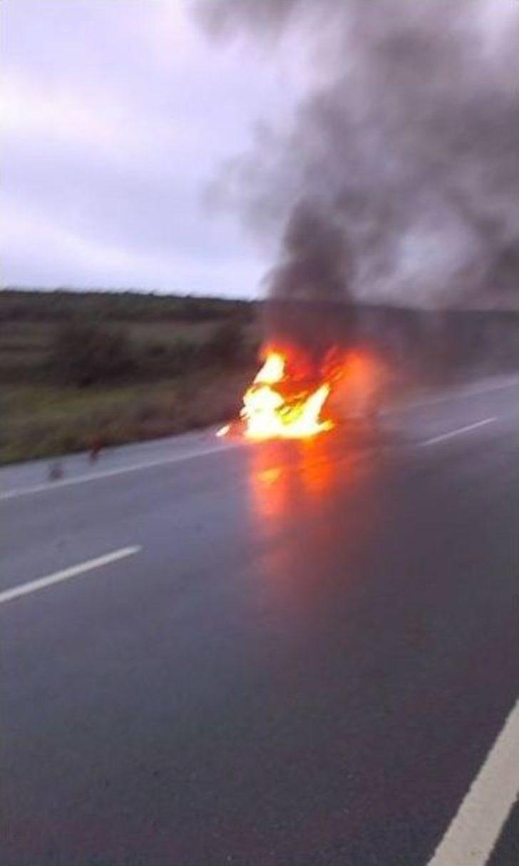 Seyir Halindeki Minibüs Alev Alev Yandı G1