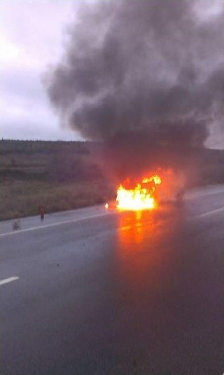 Seyir Halindeki Minibüs Alev Alev Yandı G4