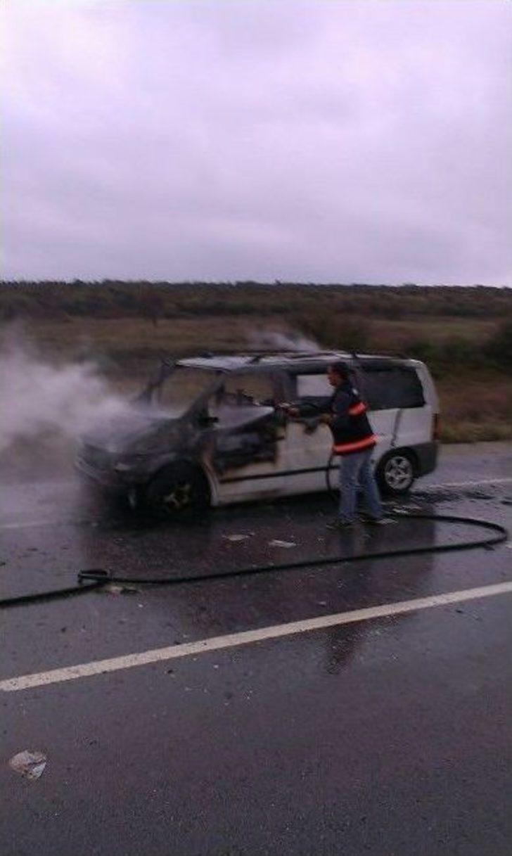 Seyir Halindeki Minibüs Alev Alev Yandı G5