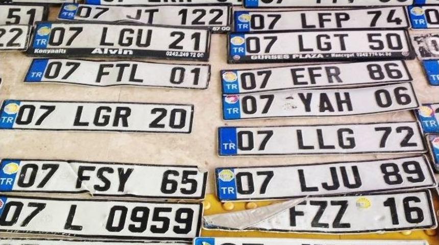 Selde Kaybolan Plakalar Trafik Şubede Sergileniyor