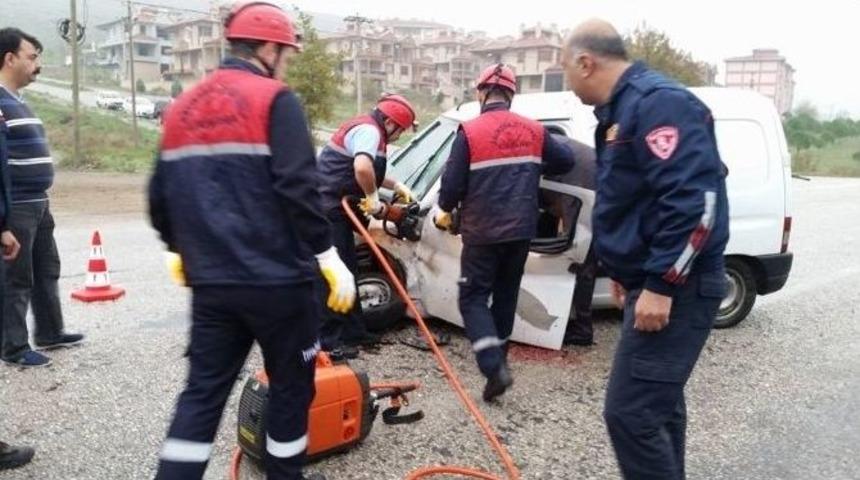 Balıkesir&rsquo;de Trafik Kazası: 2 Yaralı
