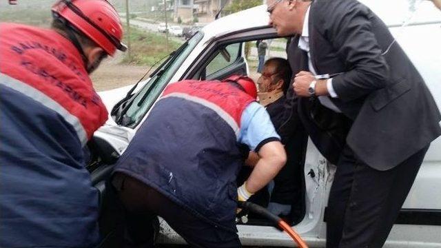 Balıkesir’de Trafik Kazası: 2 Yaralı
