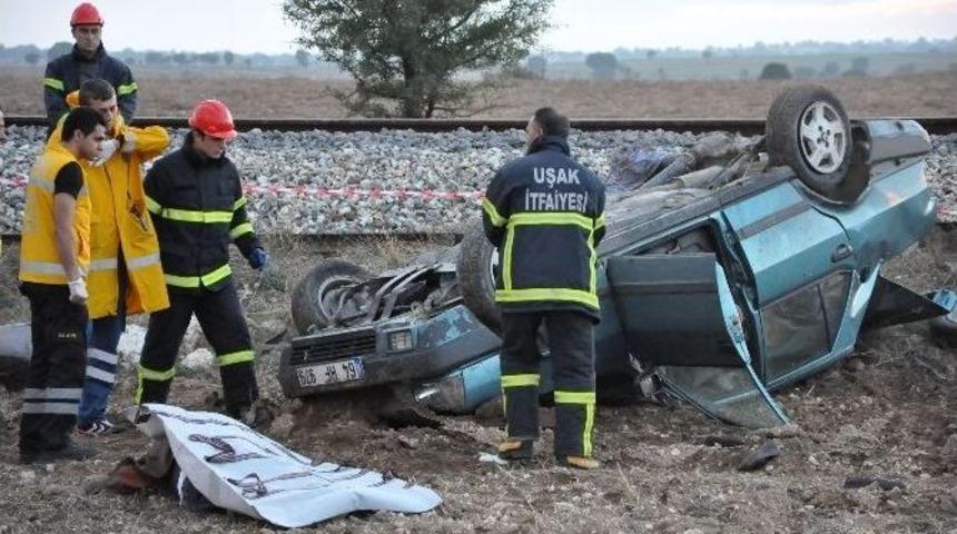 Otomobilleriyle Trenin Altında Kalan &Ccedil;ift Hayatını Kaybetti