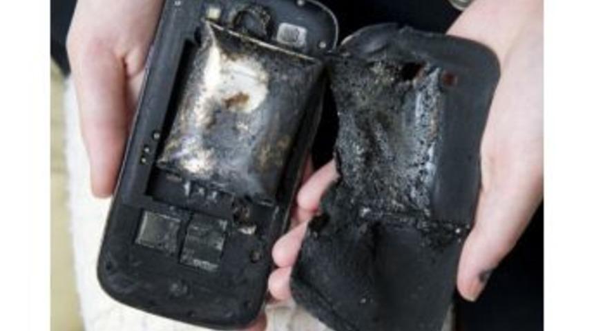 Fazla Isınan Cep Telefonları Patlamaya Neden Oluyor