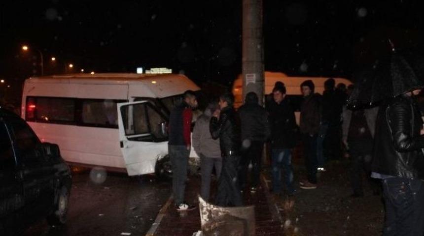 Erzurum&rsquo;da Trafik Kazası: 9 Yaralı