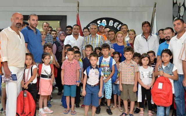 Başkan Uysal’dan Çocuklara Eğitim Yardımı