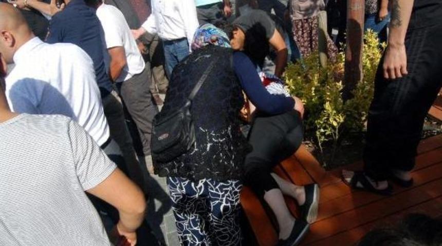 Boşanma Davası A&ccedil;an Eşe Kent Meydanı'nda 4 Kurşun