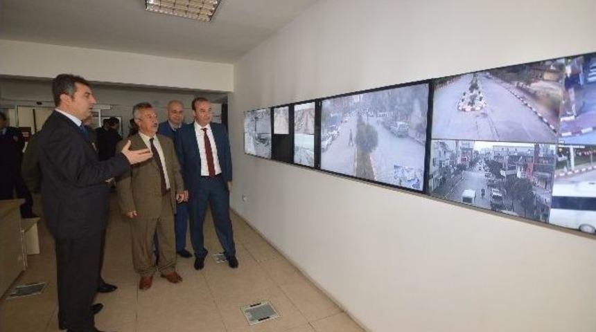 Kaymakam &Uuml;nl&uuml;soy Ve Başkan &Ouml;zt&uuml;rk Mobese Merkezini Gezdi