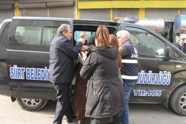 Zabıtayı Görünce Bayılma Numarası Yaptı 2