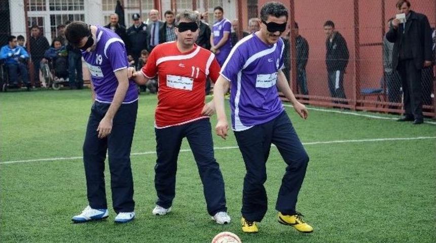 G&ouml;rme Engellilerden Futbol Şovu