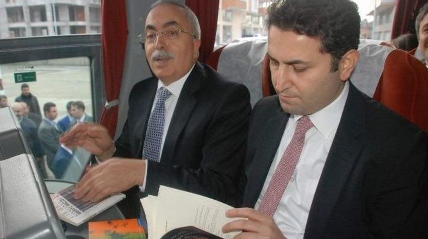 Yolcu Otob&uuml;s&uuml;nde Kitap Okuma Kampanyası