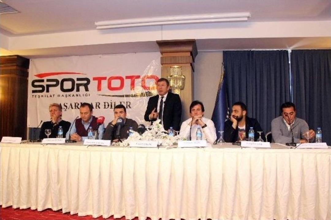 Futbolun Ustaları Ağrı&rsquo;da Geleceğin Yıldızlarıyla Buluştu