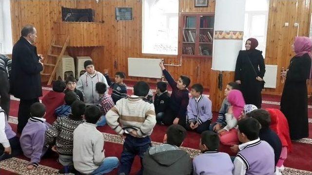 Öğrenciler Merkez Şerefiye Camisi’ni Ziyaret Etti
