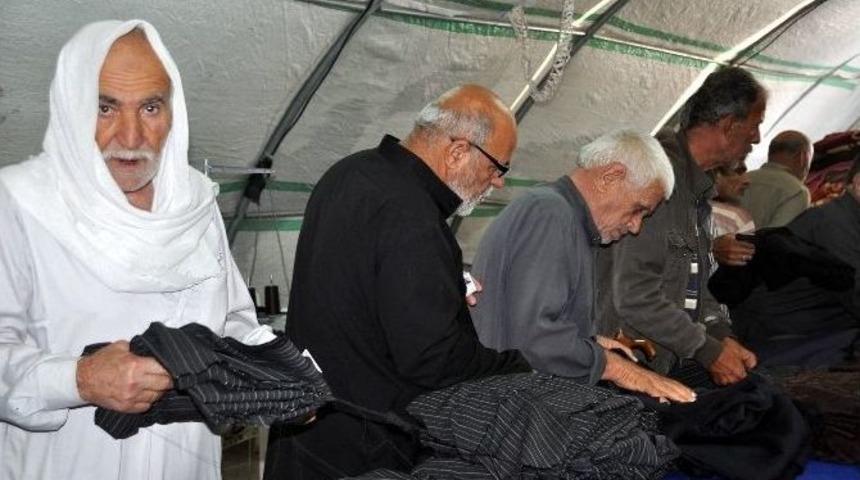 &Ccedil;adır Kentteki Yaşlı Erkeklere Kumaş Yardımı