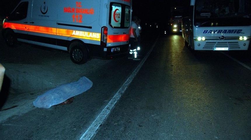 Doktorun M&uuml;dahale Etmek İstediği Kazazede Kadını Başka Bir Ara&ccedil; Daha Ezdi