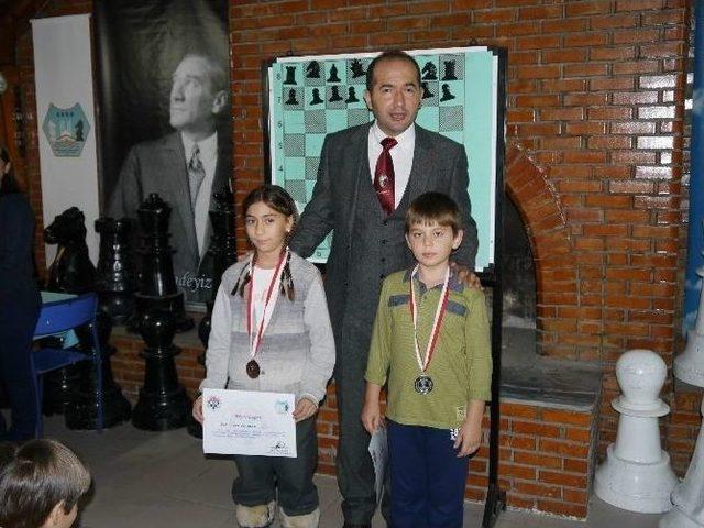 Edirne’de Cumhuriyet Bayramı Satranç Turnuvası Düzenlendi