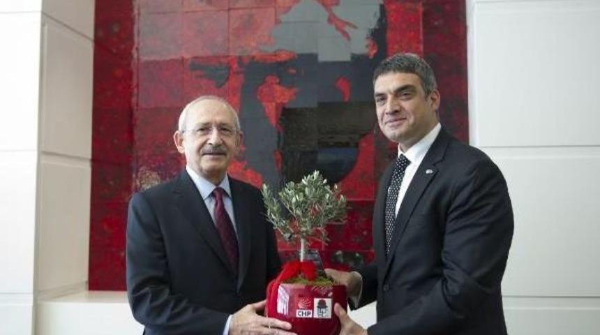 Sosyalist Enternasyonal Başkan Yardımcısı Se&ccedil;ilen Umut Oran, Kılı&ccedil;daroğlu'nu Ziyaret Etti